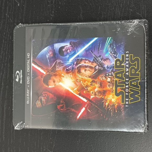 NWT STAR WARS THE FORCE AWAKENS BLU-RAY DVD AND DIGITAL HD - Picture 1 of 3
